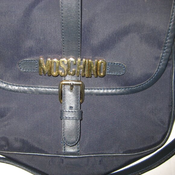 ❤️MOSCHINO REDWALL Flap Nylon Slide Gold Letters Logo Crossbody Bag Purse - Picture 2 of 10